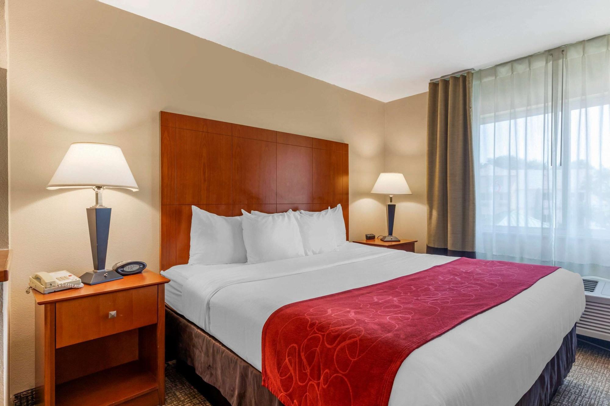 Comfort Suites North Dallas Exterior photo