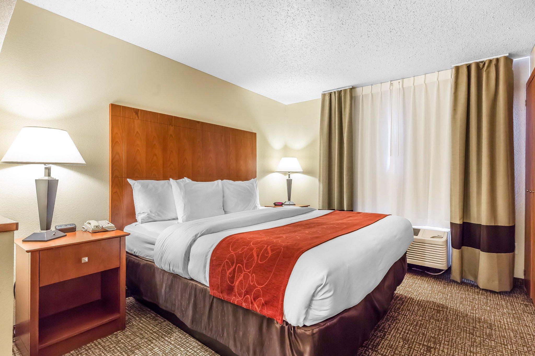 Comfort Suites North Dallas Exterior photo